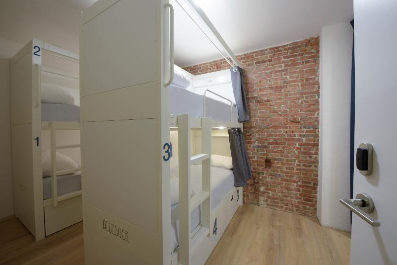 Room00 Gran Via * Madrid