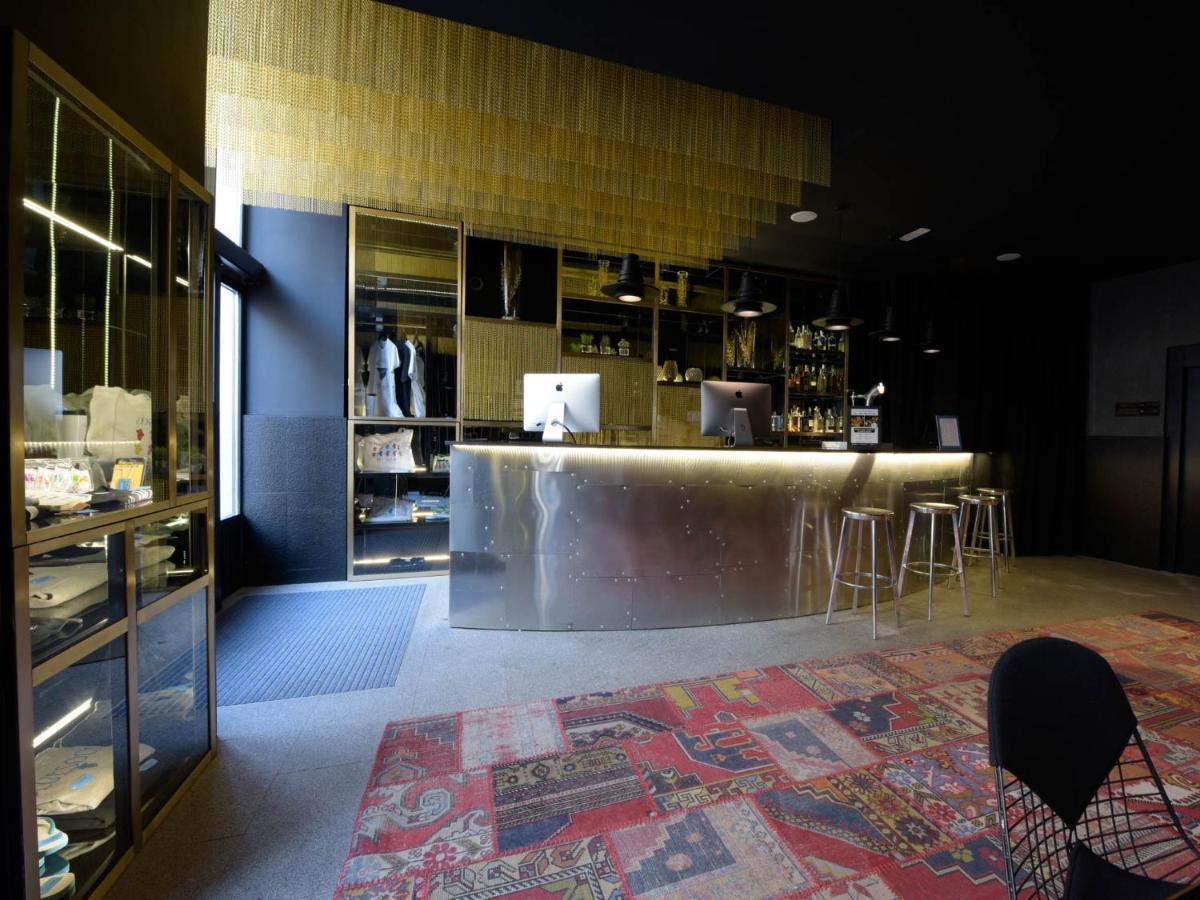 Room00 Gran Via * Madrid
